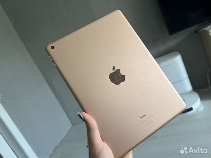 Планшет Apple iPad (2018) 32GB Wi-Fi Gold