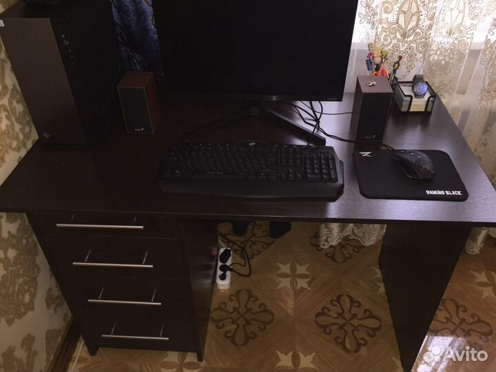 Компьютерный стол