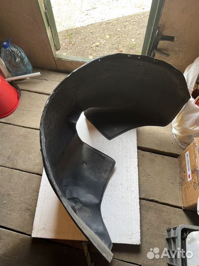 Подкрылок передний