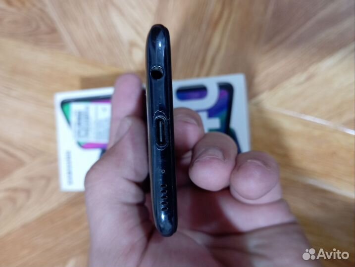 Samsung Galaxy A40, 4/64 ГБ