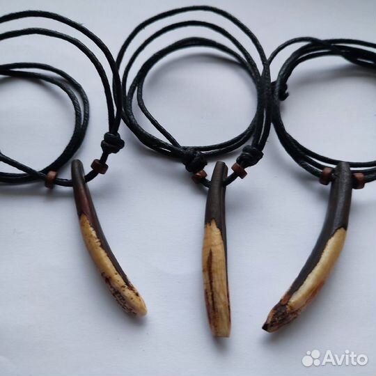 Клык кабана коричневый