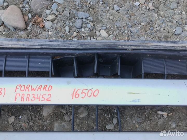 Решетка радиатора Isuzu Forward FRR34S2 6HK1 2010