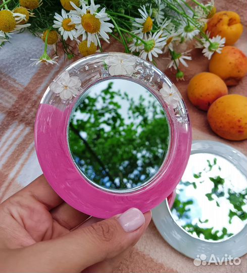 Зеркальце карманное из эпоксидной смолы