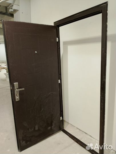Дверь входная металлическая бу