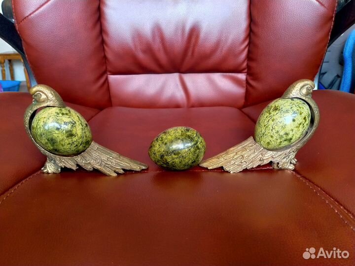 Парные статуэтки. Птицы. Голуби. Бронза. Змеевик