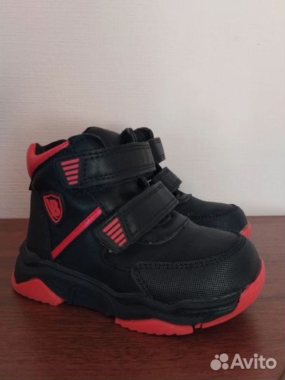 Кроссовки детские