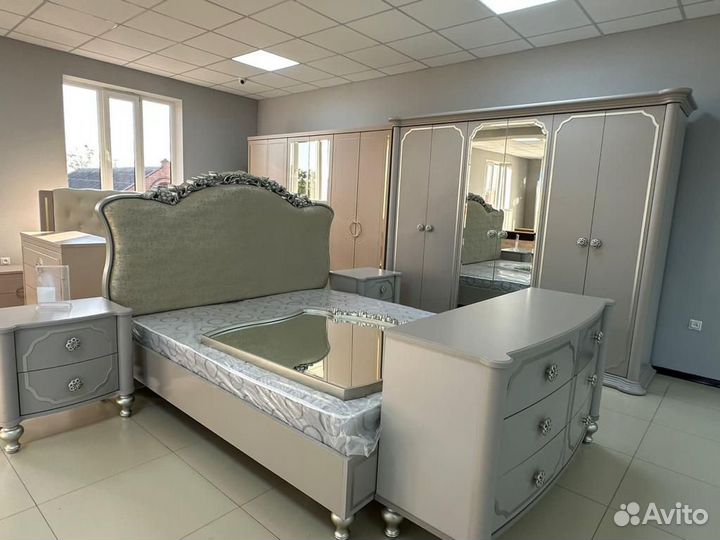 Спальный гарнитур