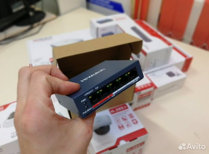 PoE-коммутатор HiWatch DS-S504P(B) 1-4 порта