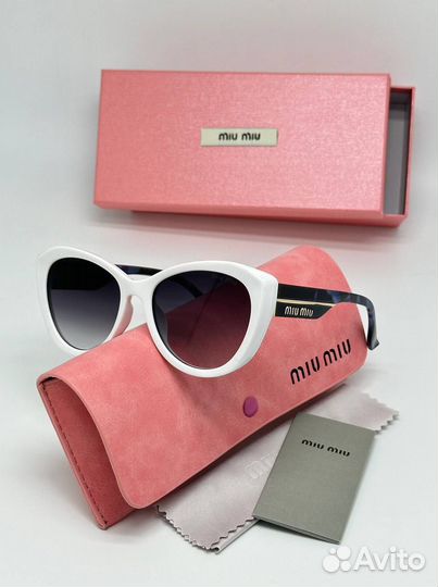 Солнцезащитные очки Miu Miu