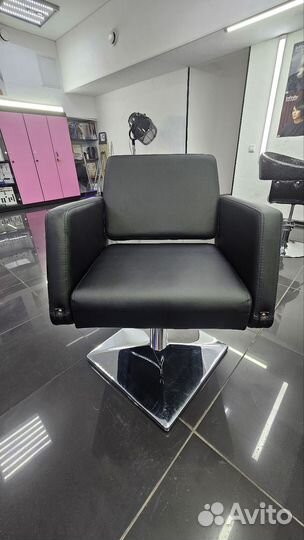 Парикмахерское кресло новое