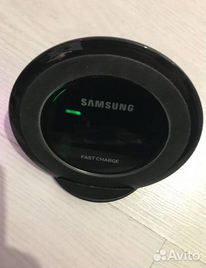 Беспроводное зарядное устройство Samsung EP-NG930