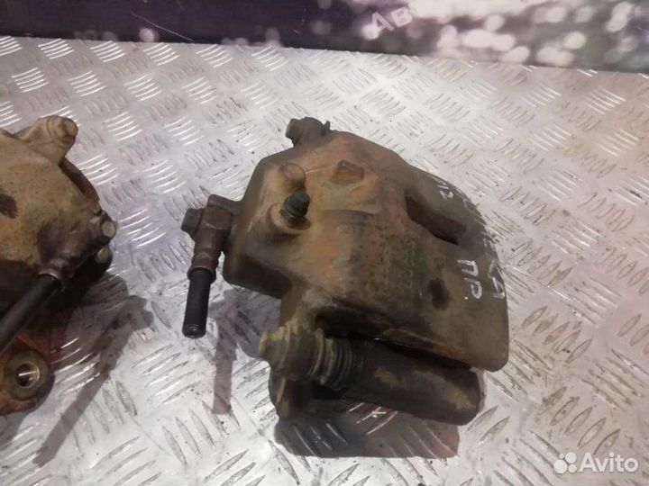 Тормозные суппорта переднее Nissan Primera P12 1.6