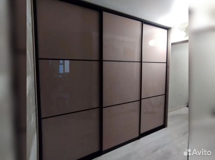 Шкаф с зеркалом