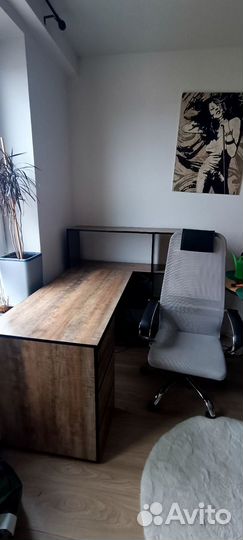 Компьютерный стол и стул