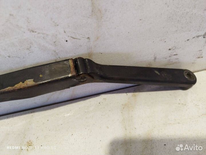 Поводок стеклоочистителя правый Hyundai-Kia Lantra