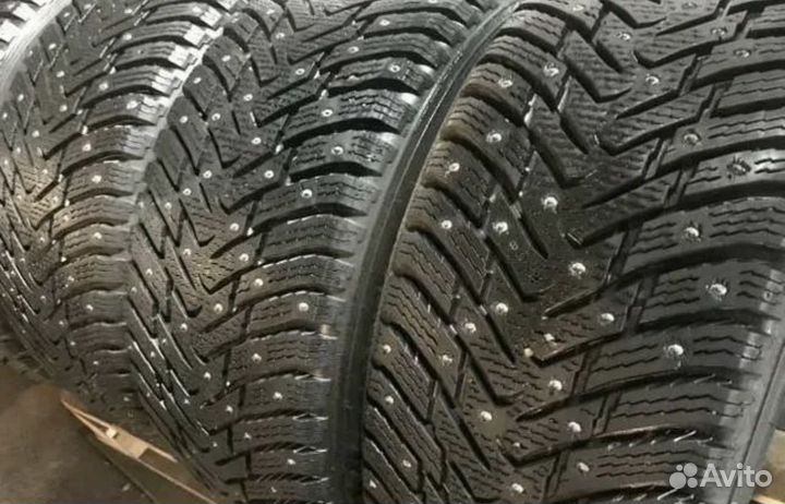 Nokian Tyres Hakkapeliitta 8 SUV 295/35 R21