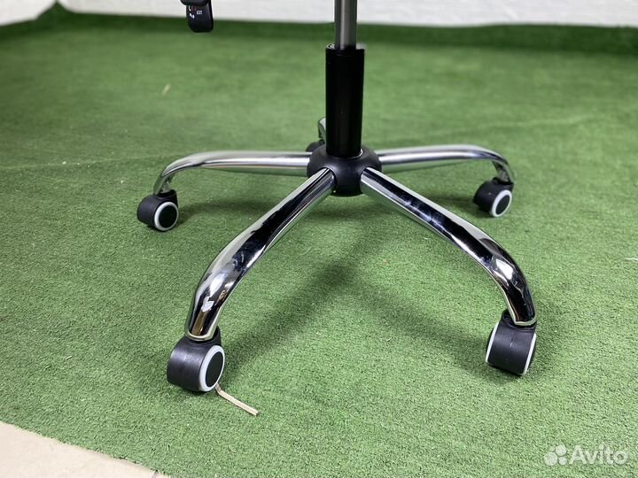 Офисное кресло руководителя ткань черное