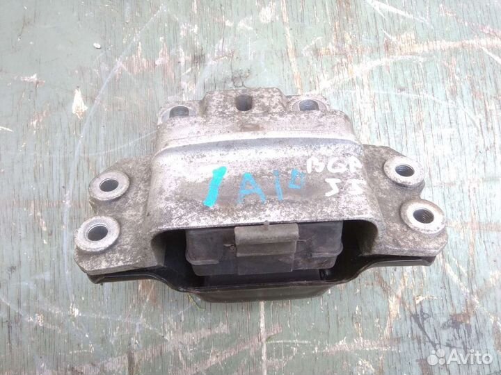Подушка двигателя VW Jetta 5 BGP 2.5