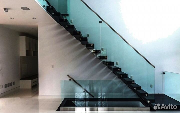 Стеклянные ограждения лестницы от производителя