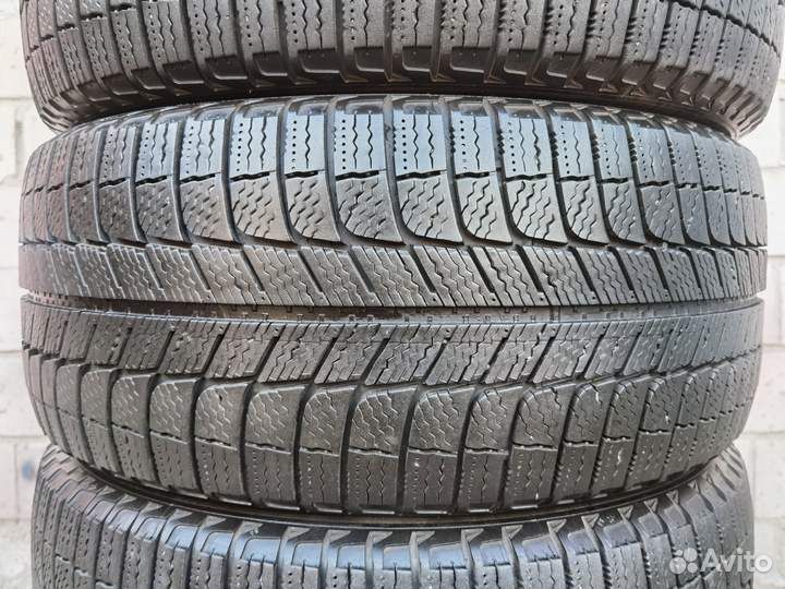 Michelin X-Ice XI3 235/45 R17 97H