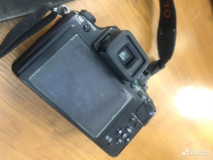 Panasonic Lumix DMC-G10 + Kit 14-42mm f/3.5-5.6