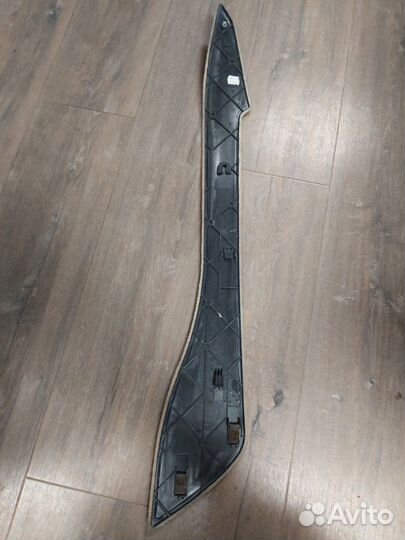 Обшивка центральной консоли передняя правая Bmw