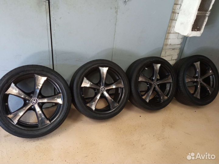 Комплект колес nokian R18 на lexus