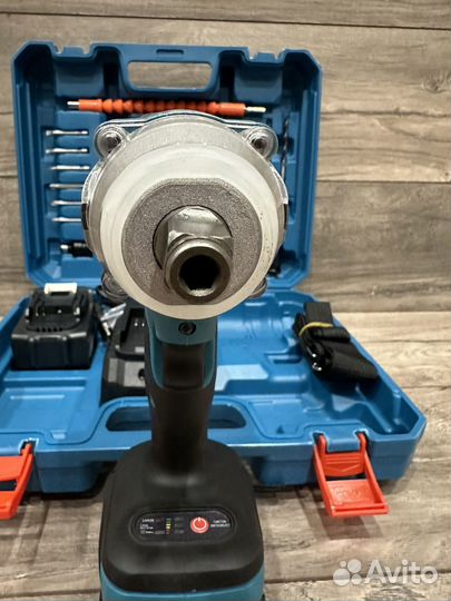 Гайковерт аккумуляторный ударный Makita