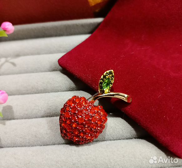 Брошь яблоко