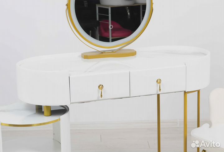 Туалетный столик. Столик для макияжа