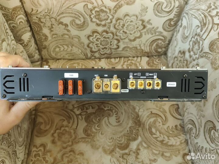 Автомобильный усилитель