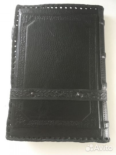 Кожаная обложка с гербом с ежедневника