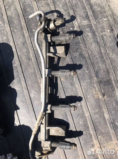 Топливная рампа в сборе Ford Mondeo 2. 2.0 Zetec