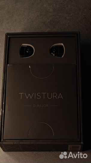 Twistura d-minor