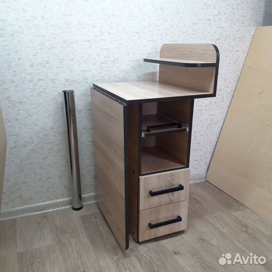 Стол для мастера маникюра новый