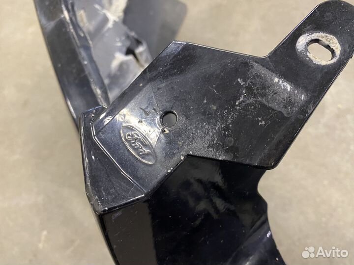 Передний бампер Ford Focus 2