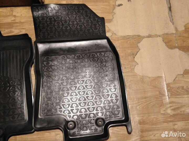 Резиновые коврики на Nissan Х-trail