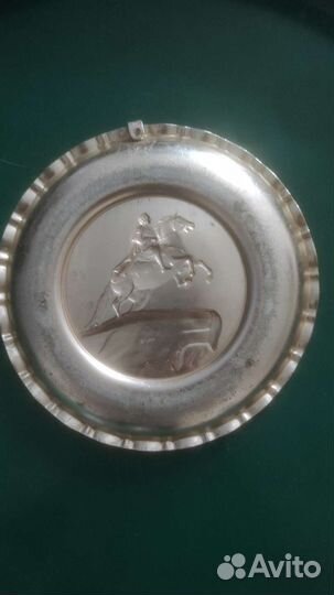 Настенная тарелка