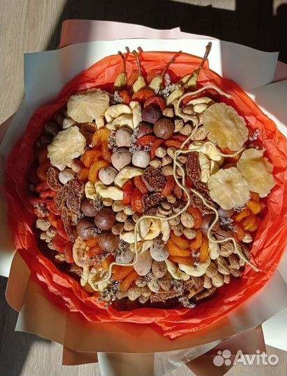 Фруктовые, ореховые, мясные букеты, корзинки