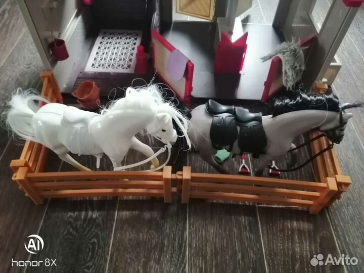 Игрушечьная конюшня
