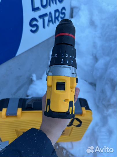 Шуруповерт для ледобура Dewalt с чехлом