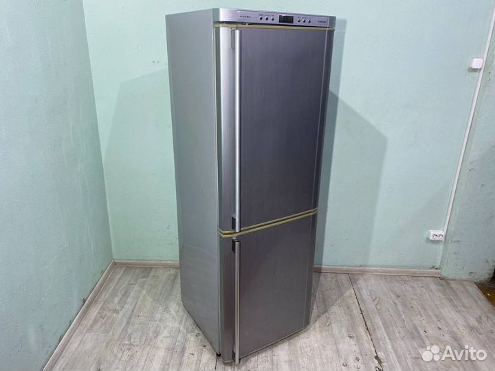 Холодильник Samsung