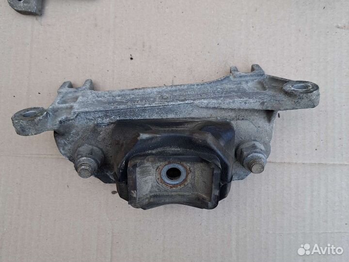 Опора двигателя renault logan 1