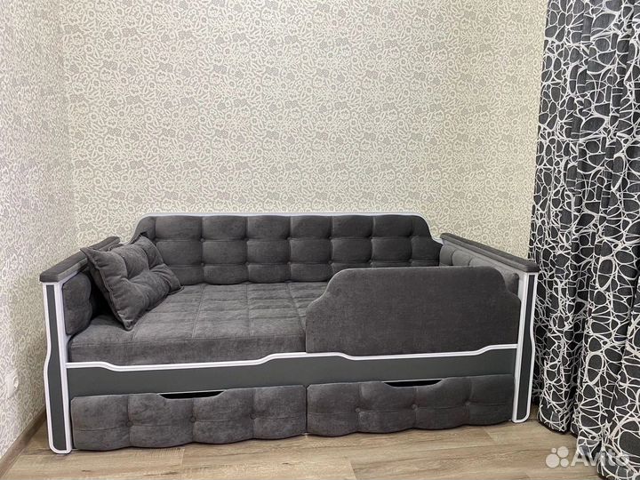 Детская кровать с мягкой спинкой для мальчика