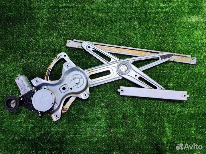 Стеклоподъемник передний правый Toyota Yaris P90