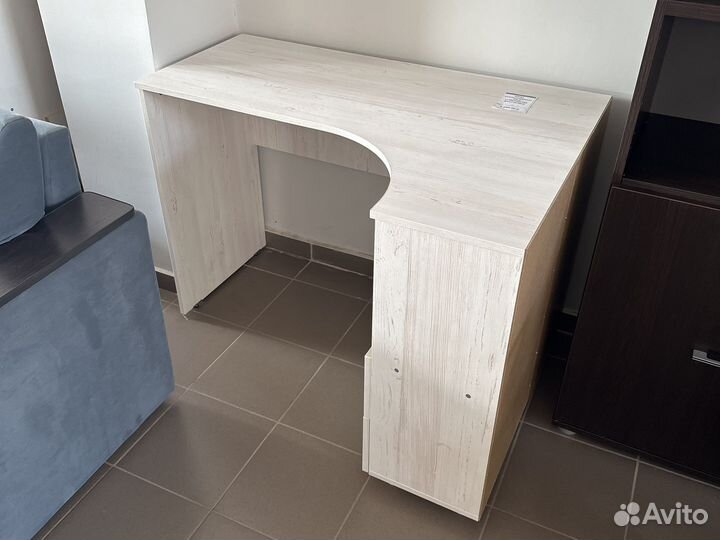 Письменный стол