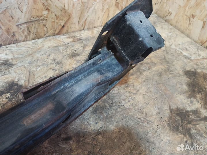 Усилитель переднего бампера Hyundai Tucson 1