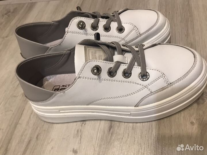 Продам кеды