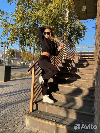 Спортивный костюм женский