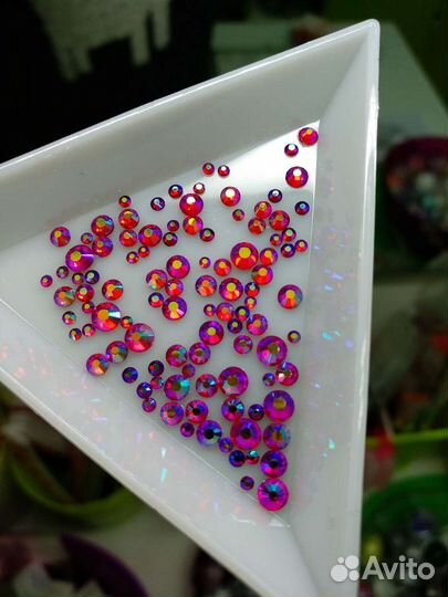 Стразы для дизайна ногтей